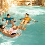 7 formas de celebrar la Navidad en Florida, desde fiestas hasta desfiles en barco »